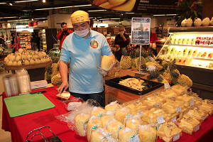 Taiwan pineapple stall