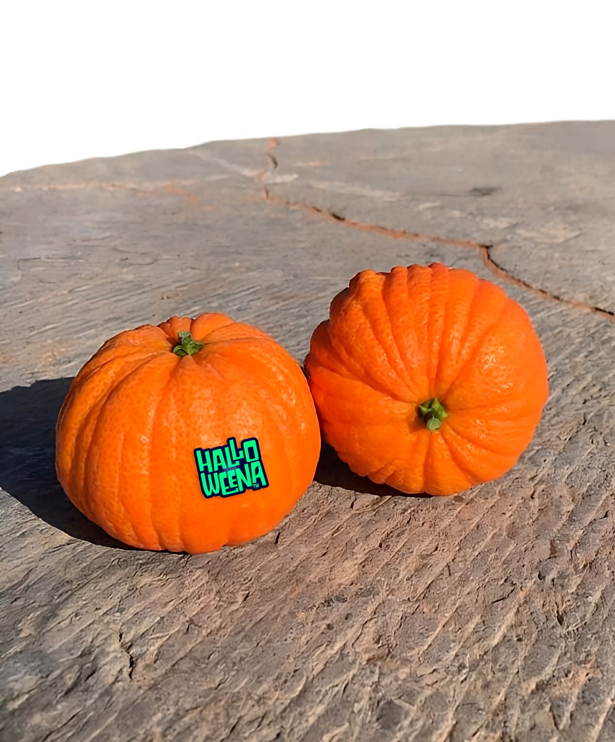 Mandarina en forma de calabaza para celebrar Halloween, image size:1269x1529