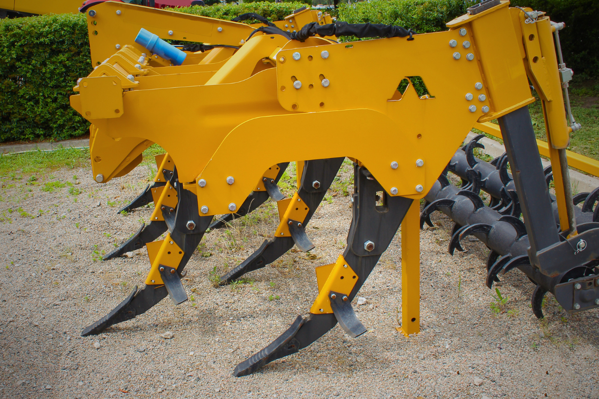 Subsolado en huerto de duraznero para controlar compactación de suelos ...