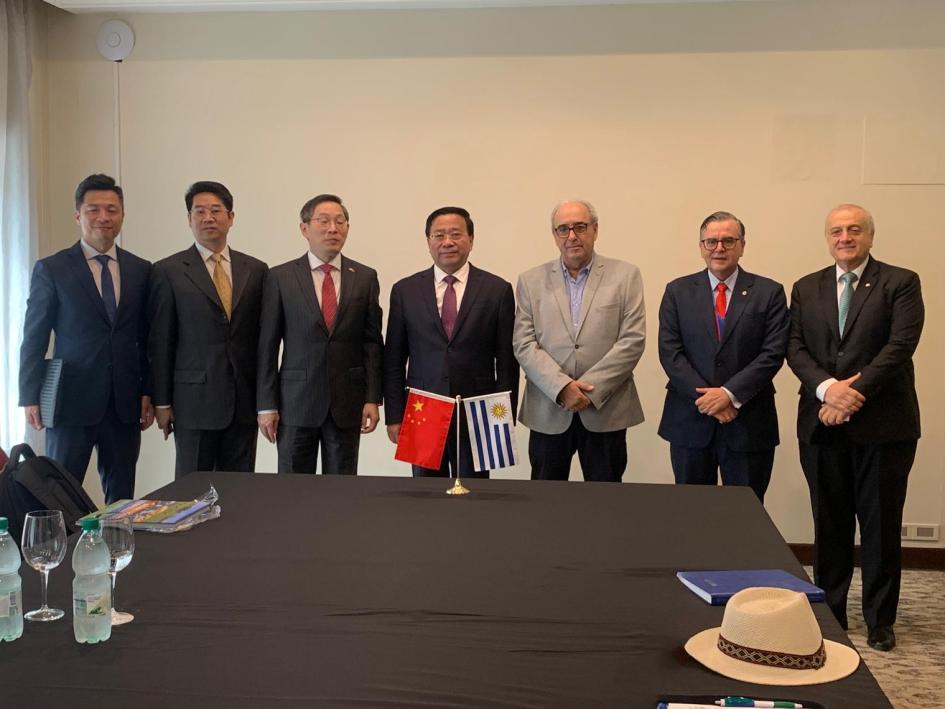 Encuentro entre ministro de Uruguay y China 