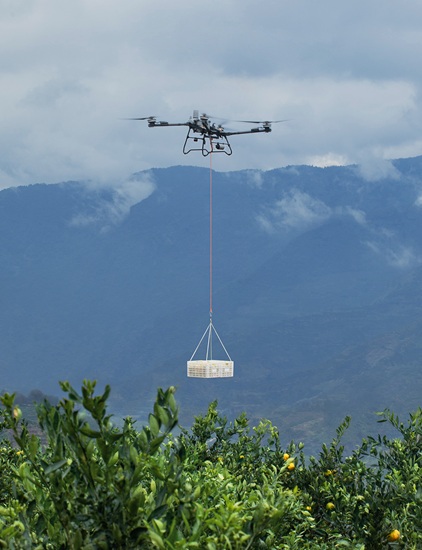 Así es el dron con capacidad de carga de hasta 100 kilos y con visión de cinco sentidos que revoluciona el agro en Chile