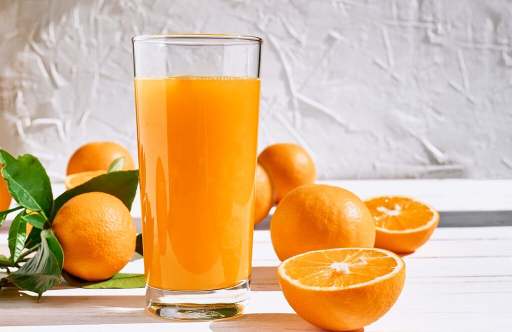 Estudio de la Universidad de São Paulo revela efectos positivos del jugo de naranja sobre la microbiota intestinal