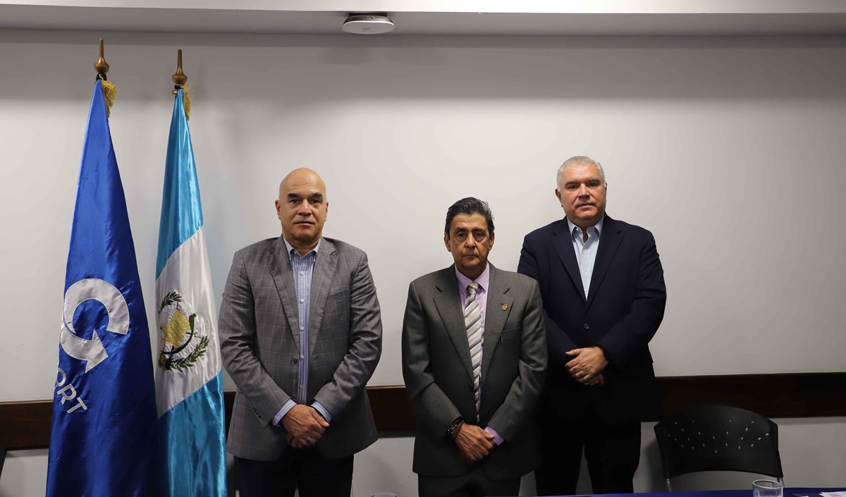 Miles de contenedores están detenidos en el Puerto Santo Tomás, Guatemala