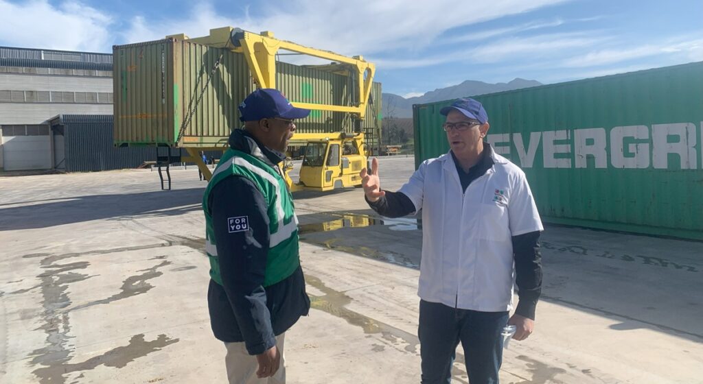 Manzanas y peras de Sudáfrica enfrentan millonarias pérdidas por ineficiencias en el Puerto de Ciudad del Cabo Manzanas y peras de Sudáfrica enfrentan millonarias pérdidas por ineficiencias en el Puerto de Ciudad del Cabo