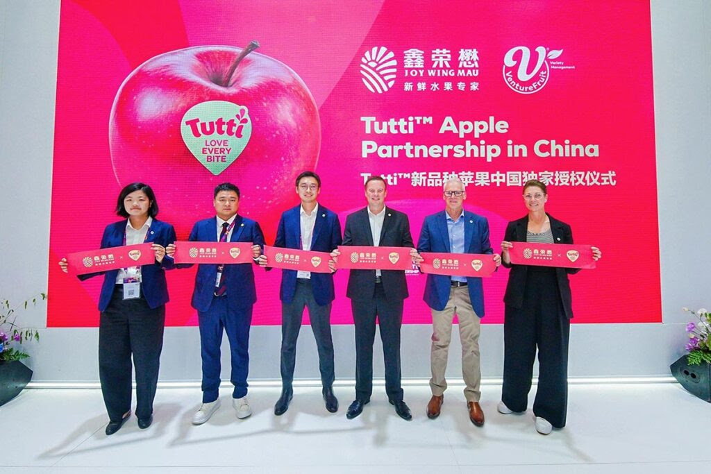 VentureFruit se asocia con Joy Wing Mau para expandir las manzanas TUTTI™ resistentes al clima en China