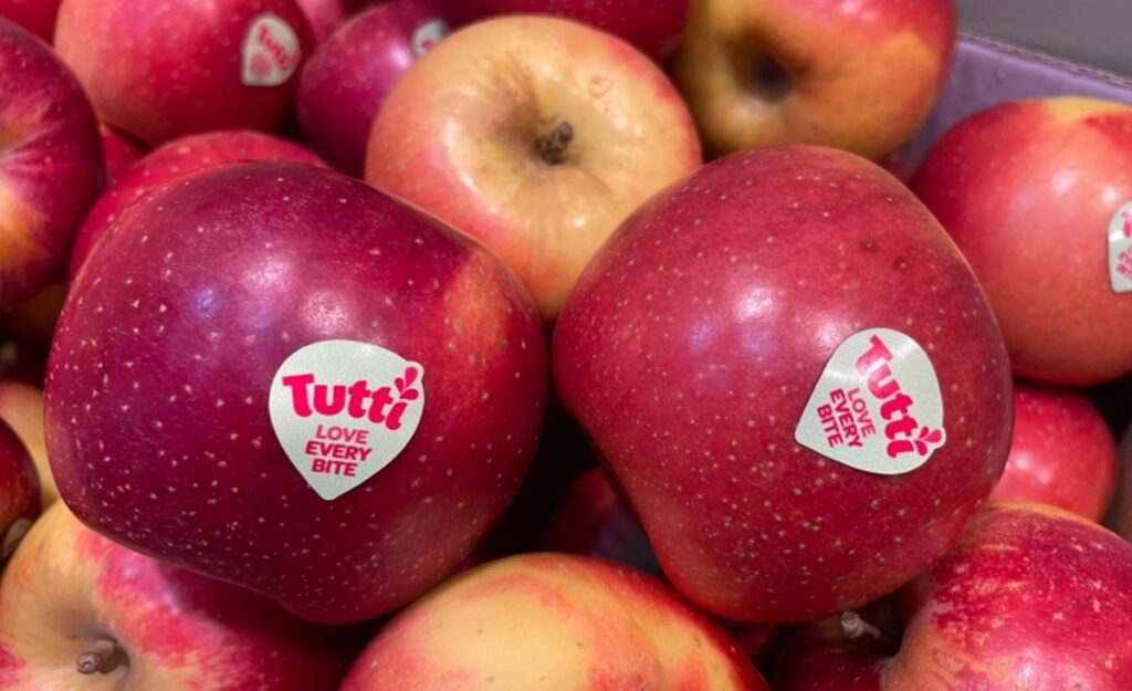 VentureFruit se asocia con Joy Wing Mau para expandir las manzanas TUTTI™ en China VentureFruit se asocia con Joy Wing Mau para expandir las manzanas TUTTI™ en China