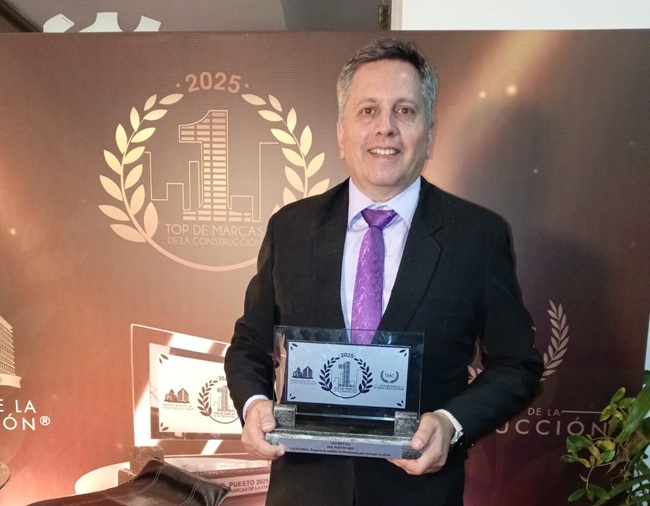 ALO Rental Paraguay es premiada como número 1 en el Top de Marcas 2025