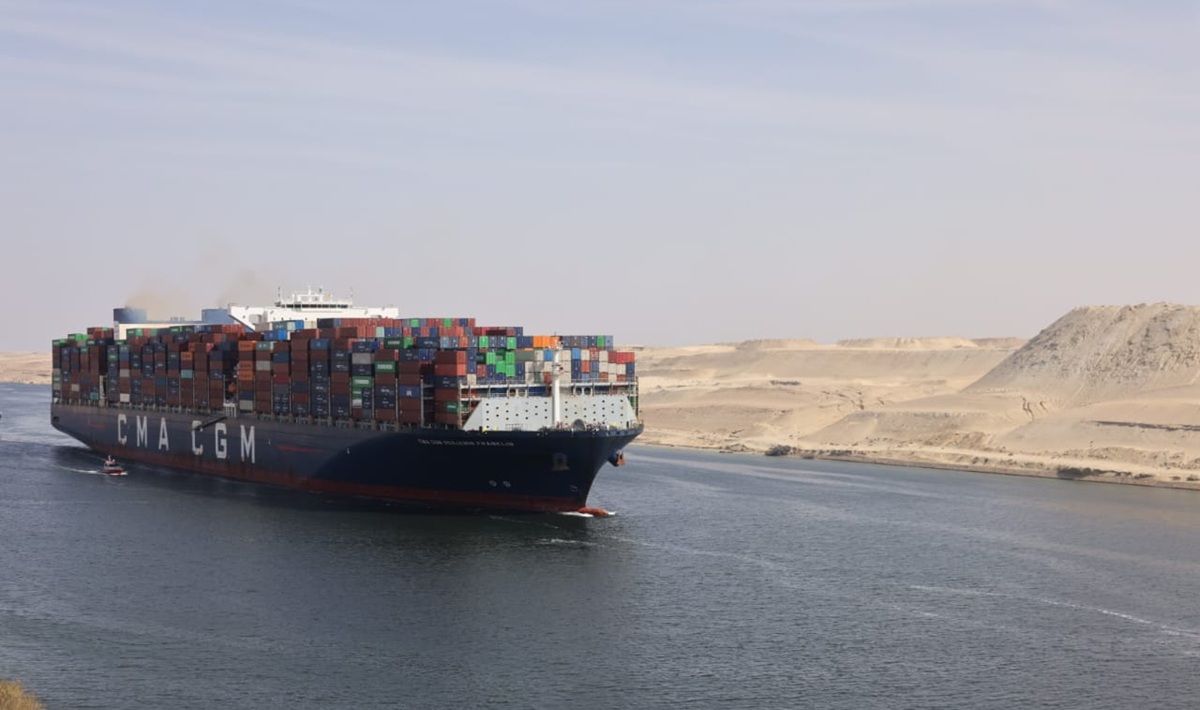 Canal de Suez anuncia regreso gradual de portacontenedores gigantes tras meses de inestabilidad en la región