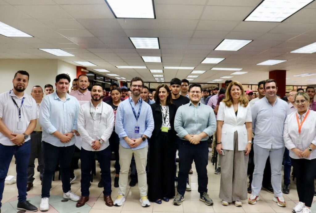 Freshuelva incorpora a 182 nuevos trabajadores hondureños para la campaña de frutos rojos 2026