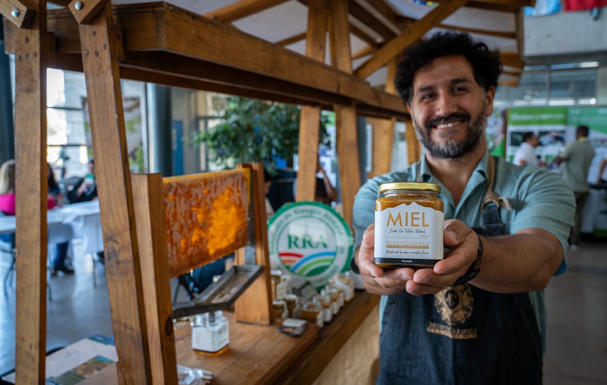 Miel chilena incorpora sello de inocuidad para fortalecer el rubro apícola 3 Miel chilena con sello de inocuidad para fortalecer el rubro apícola