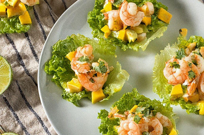 Consumo de frutas en plato principal.