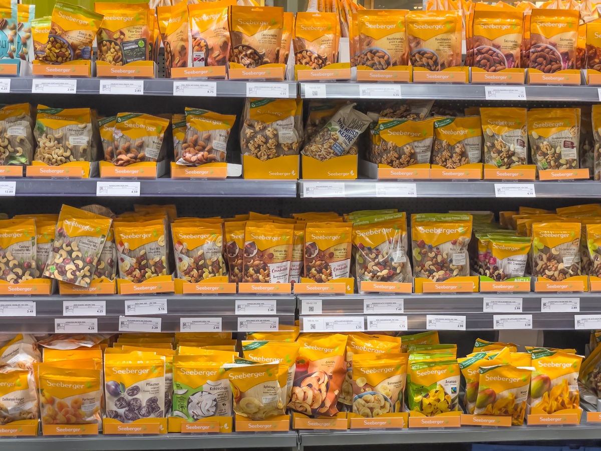 frutos secos en una góndola en Alemania