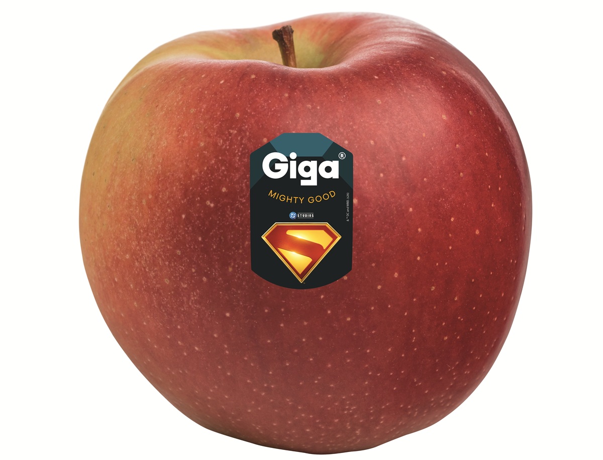 Un sabor de superhéroes: Giga y RedPop al lado de Superman y Supergirl