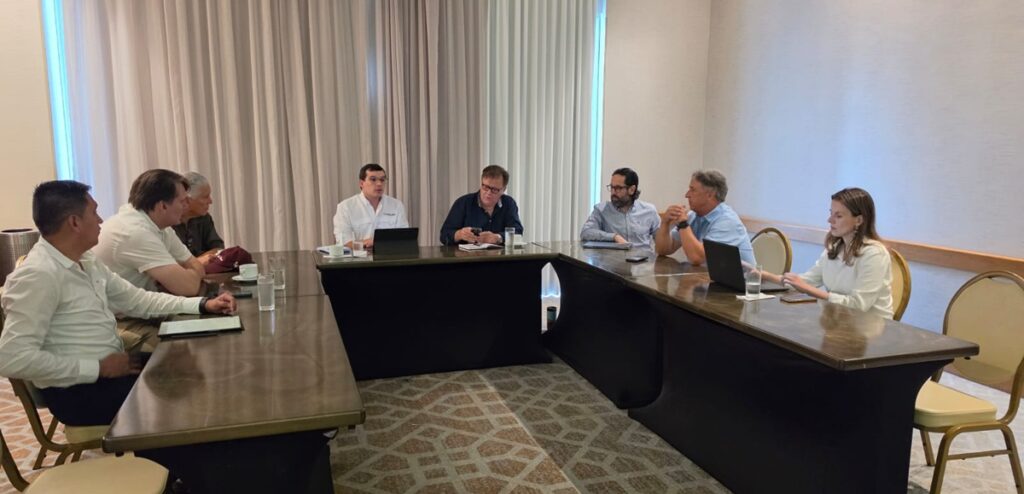 Colombia: Gobierno y sector bananero acuerdan medidas para fortalecer la competitividad