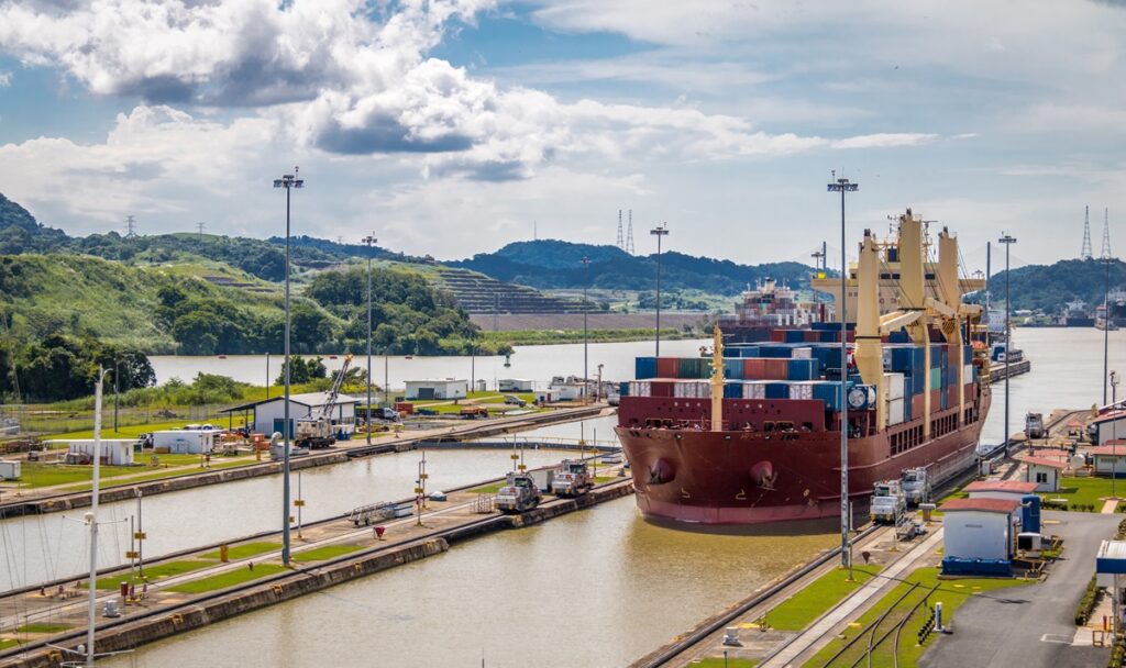 Canal de Panamá reducirá cupos diarios de tránsito a partir de septiembre ante menor disponibilidad de agua