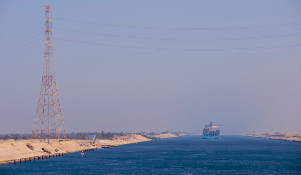 Maersk y Hapag-Lloyd retoman ruta por Canal de Suez en servicio AE19