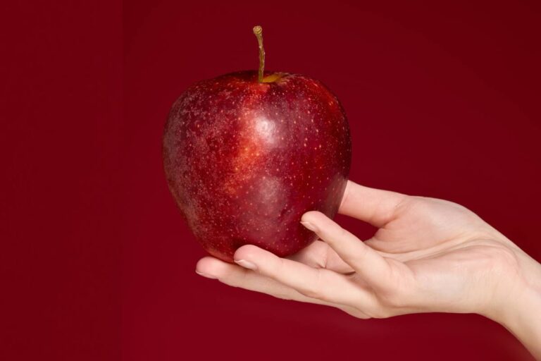 Más rojas, brillantes y rentables: ¿puede el dióxido de titanio mejorar la calidad de las manzanas?